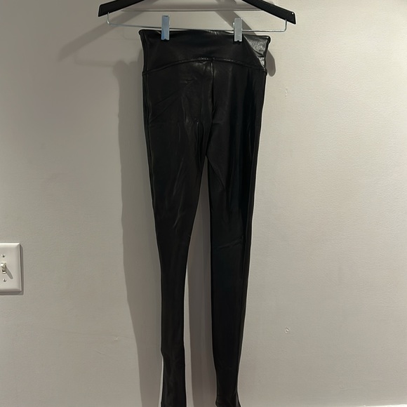 SPANX faux leather black leggings - Picture 4 of 4
